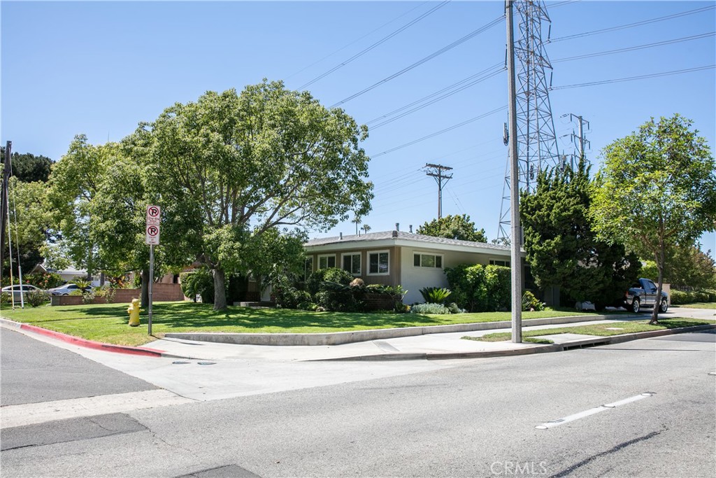 1203 W Laster Avenue