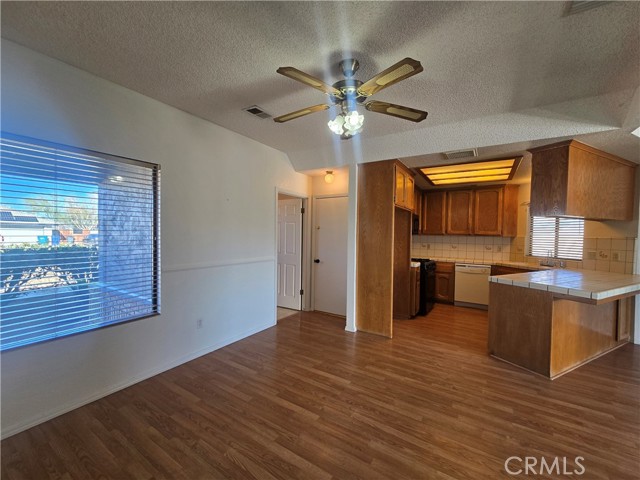 Detail Gallery Image 11 of 25 For 9432 Rea, California City,  CA 93505 - 3 Beds | 2 Baths