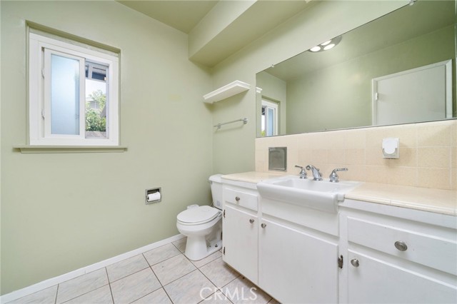 205 Hacienda N Avenue, Glendora CA: https://media.crmls.org/medias/c034f6e0-7272-4601-ac87-a0d59120c55d.jpg