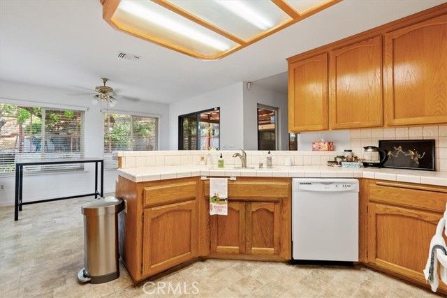 138 15th Street, Paso Robles CA: https://media.crmls.org/medias/c03546ad-a4ef-4615-b028-095ba29e74fd.jpg