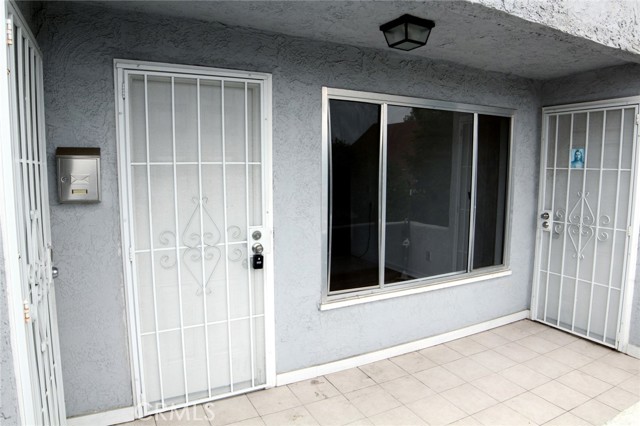 4055 Wall Street, Los Angeles CA: https://media.crmls.org/medias/c035d457-50dc-4135-a65b-0e56abe453bb.jpg