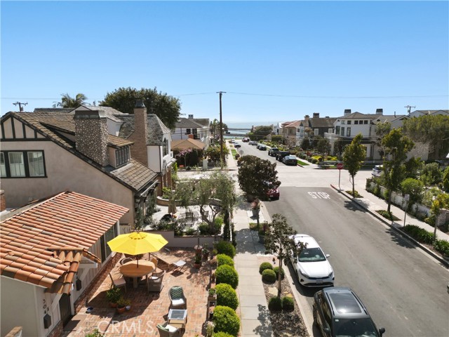 304 Larkspur Avenue, Corona del Mar CA: https://media.crmls.org/medias/c03795e3-9bb9-42a0-af71-b5a58e938bee.jpg