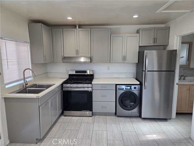 Detail Gallery Image 3 of 5 For 17728 Willard St a,  Reseda,  CA 91335 - 1 Beds | 1 Baths