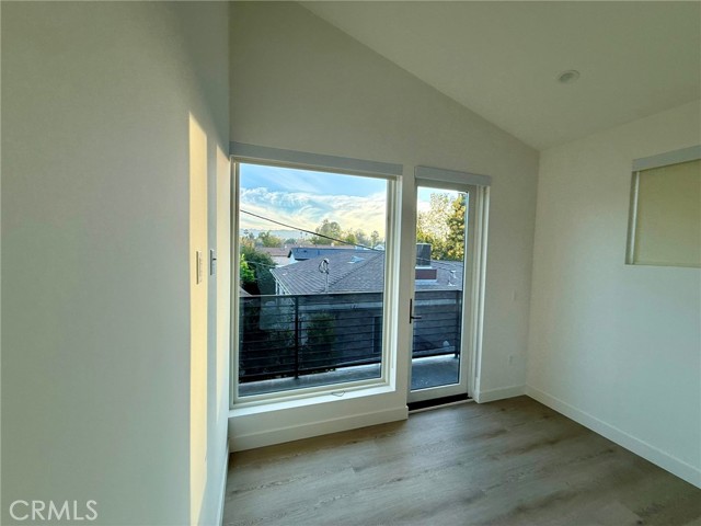 Detail Gallery Image 14 of 23 For 17816 W Bullock, Encino,  CA 91316 - 2 Beds | 2 Baths