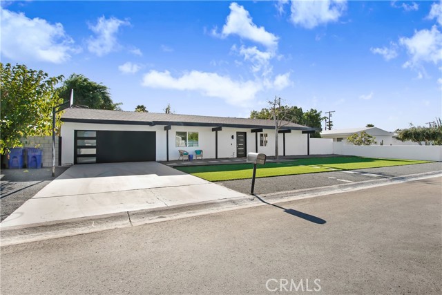 Detail Gallery Image 1 of 25 For 3010 Chuperosa Rd, Palm Springs,  CA 92262 - 4 Beds | 2 Baths