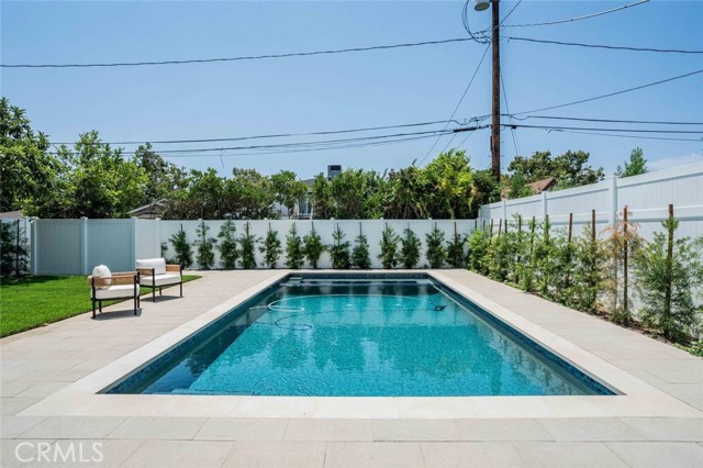 521 N Sparks Street, Burbank CA: https://media.crmls.org/medias/c038e0c7-4cc9-49d0-b828-540b08b53219.jpg