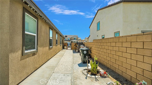 Detail Gallery Image 38 of 40 For 12454 Pinos Verde Ln, Victorville,  CA 92392 - 4 Beds | 2 Baths