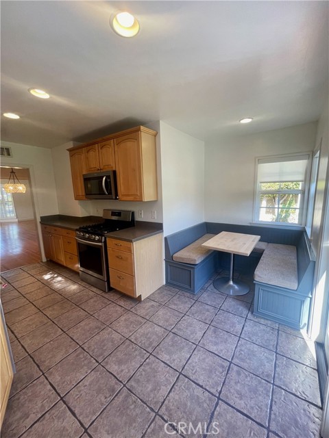 Detail Gallery Image 7 of 20 For 3880 Gundry Ave, Long Beach,  CA 90807 - 3 Beds | 2 Baths