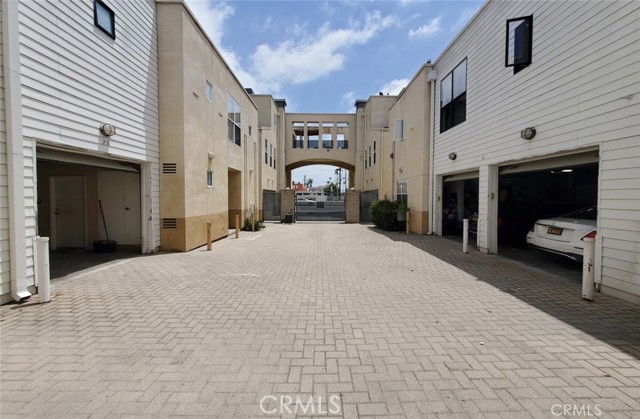 Detail Gallery Image 20 of 24 For 8021 S Vermont Ave #24,  Los Angeles,  CA 90044 - 3 Beds | 3 Baths