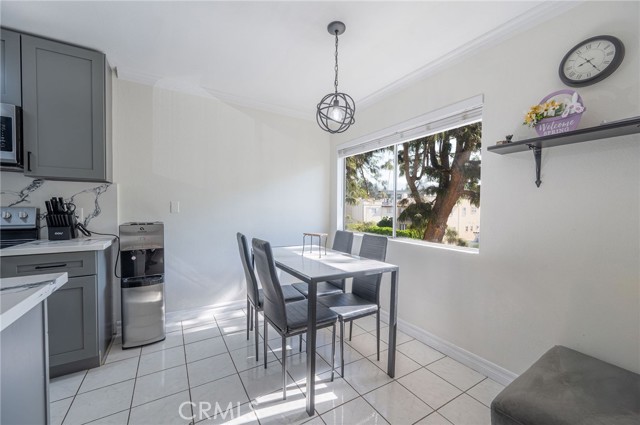Detail Gallery Image 7 of 54 For 121 Sinclair Ave #207,  Glendale,  CA 91206 - 2 Beds | 2 Baths