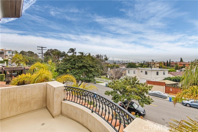 507 Sapphire Street, Redondo Beach, California 90277, 5 Bedrooms Bedrooms, ,5 BathroomsBathrooms,Residential,Sold,Sapphire,PV22260922