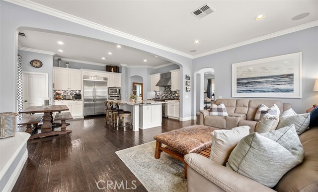 6615 Feather Drive, Huntington Beach CA: https://media.crmls.org/medias/c03cc8c3-066e-443d-8794-d24de1b09c94.jpg
