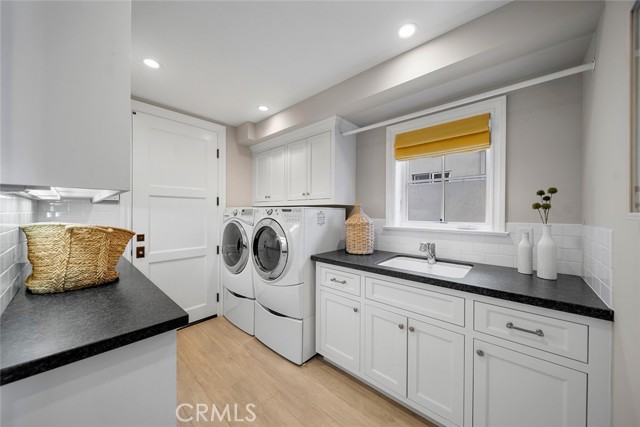 515 Narcissus Avenue, Corona del Mar CA: https://media.crmls.org/medias/c03cea26-d6a3-4ac8-ba8d-4b1b293e3334.jpg