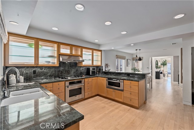 2540 Manhattan Avenue, Hermosa Beach CA: https://media.crmls.org/medias/c03d373a-471b-4eb2-a877-6cb70dc12997.jpg