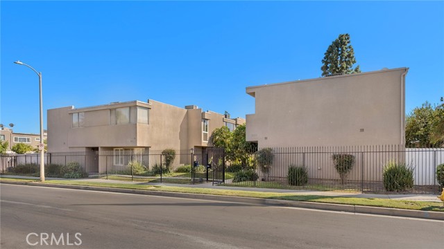 Detail Gallery Image 28 of 28 For 18110 Killion St #2,  Tarzana,  CA 91356 - 3 Beds | 2/1 Baths