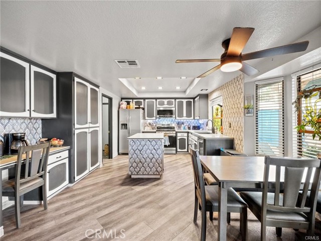 Detail Gallery Image 9 of 25 For 13612 Coachella Rd, Apple Valley,  CA 92308 - 4 Beds | 2 Baths