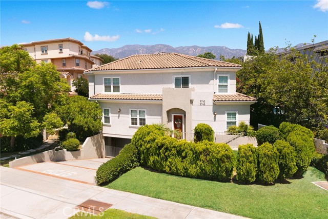 2745 Montrose Avenue, Montrose CA: https://media.crmls.org/medias/c04023f8-9c4c-4990-a1ff-ec29787f1bf2.jpg