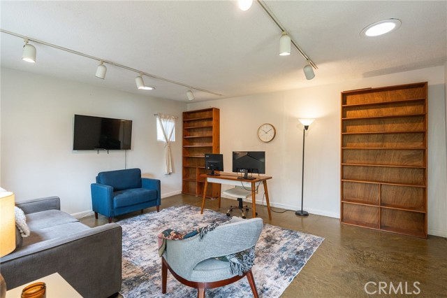 1812 Las Flores Drive, Los Angeles CA: https://media.crmls.org/medias/c040ae2d-c7da-4013-8c96-84bff77d6318.jpg