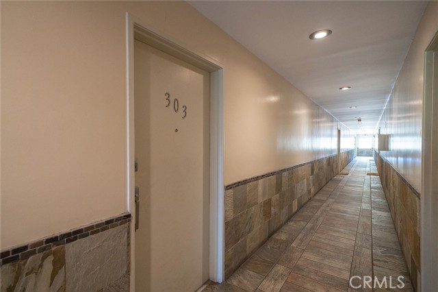 Detail Gallery Image 2 of 22 For 7254 Vassar Ave #303,  Canoga Park,  CA 91303 - 2 Beds | 2 Baths