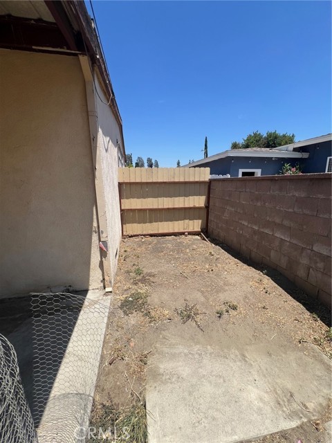 8165 Mammoth Avenue, Panorama City CA: https://media.crmls.org/medias/c042c0da-e4d2-4f80-9f2f-710136215151.jpg