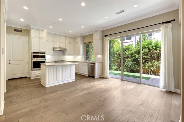 63 Sycamore Bend, Irvine CA: https://media.crmls.org/medias/c0433420-ed04-47bf-8706-be0fcc6c257c.jpg