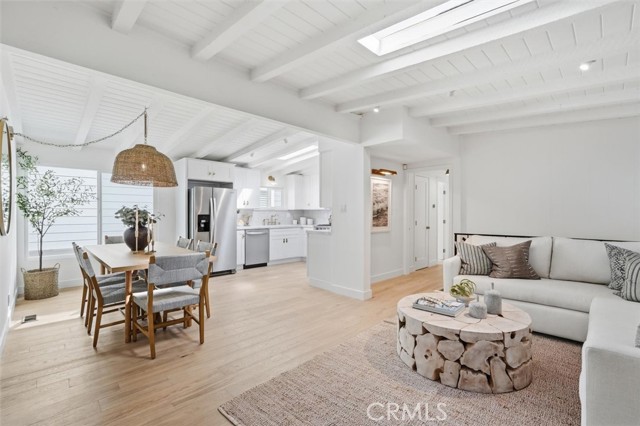 Detail Gallery Image 5 of 52 For 436 1st St, Manhattan Beach,  CA 90266 - 4 Beds | 2/1 Baths