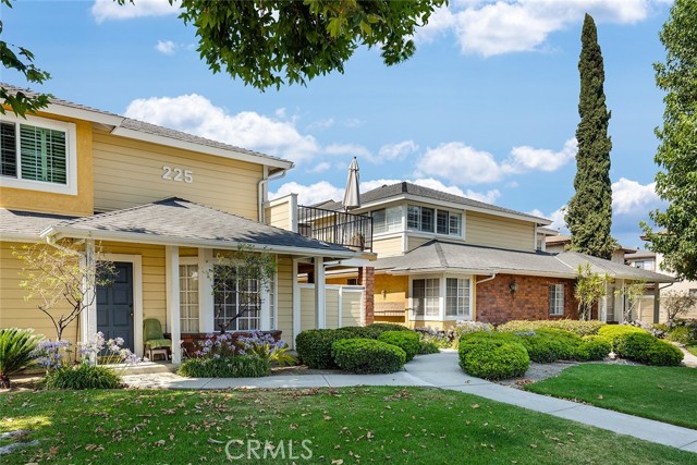 Detail Gallery Image 2 of 17 For 225 W Central Ave #C,  Monrovia,  CA 91016 - 2 Beds | 2 Baths