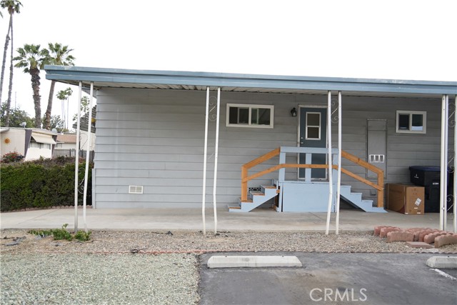 9391 California Ave, Riverside CA: https://media.crmls.org/medias/c0446149-fb45-473c-9f67-64167c7a434e.jpg