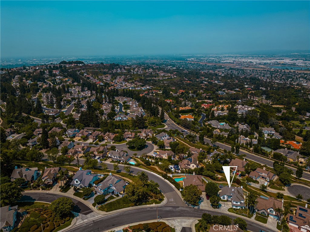 https://media.crmls.org/medias/c044b739-0808-450a-9c77-ce9bb8cefd55.jpg?preset=X-Large