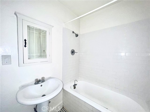 Detail Gallery Image 11 of 17 For 124 S Westmoreland Ave, Los Angeles,  CA 90004 - 1 Beds | 1 Baths