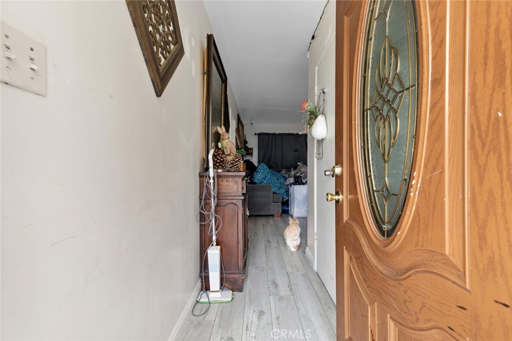 https://media.crmls.org/medias/c044dced-db19-43b4-b833-93a10ecdf384.jpg?preset=X-Large