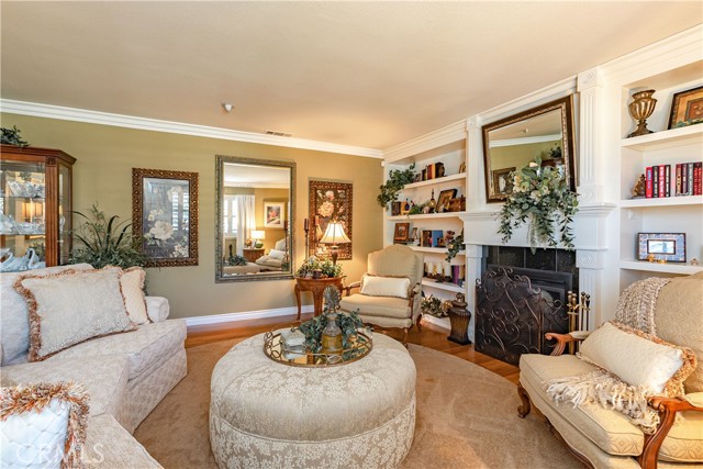 Detail Gallery Image 12 of 67 For 2205 N Palm Way, Upland,  CA 91784 - 4 Beds | 2/1 Baths