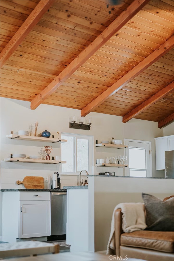 https://media.crmls.org/medias/c044fea7-5c99-4878-8b0c-f84a3bdc949f.jpg?preset=X-Large