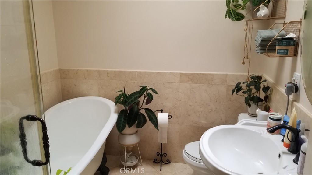 https://media.crmls.org/medias/c0464614-7fde-4931-a7c0-2d36ceee6881.jpg?preset=X-Large