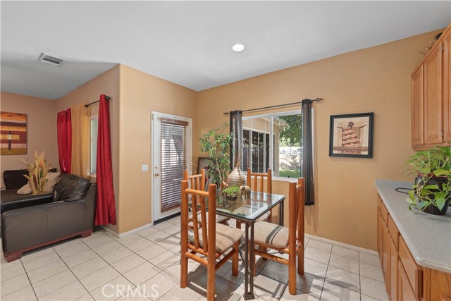 37032 Sabal Avenue, Palmdale CA: https://media.crmls.org/medias/c0475963-c0dc-4a4b-9904-8d7c3151b674.jpg
