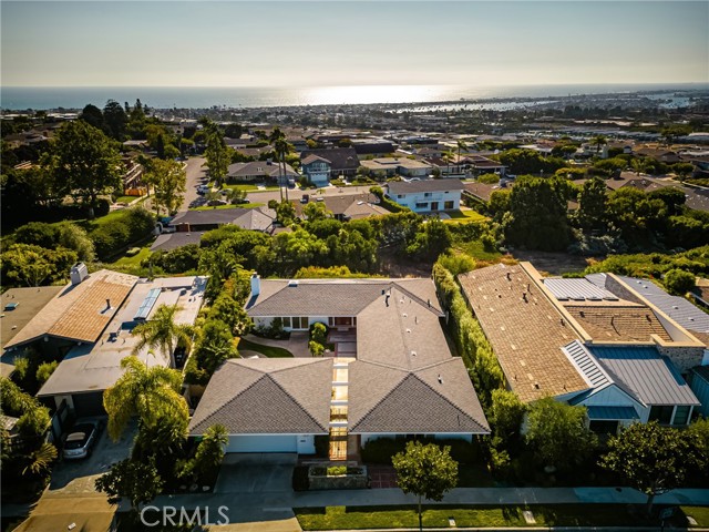 2815 Blue Water Drive, Corona del Mar CA: https://media.crmls.org/medias/c0477f27-c06d-4863-b1f2-450e294a5220.jpg