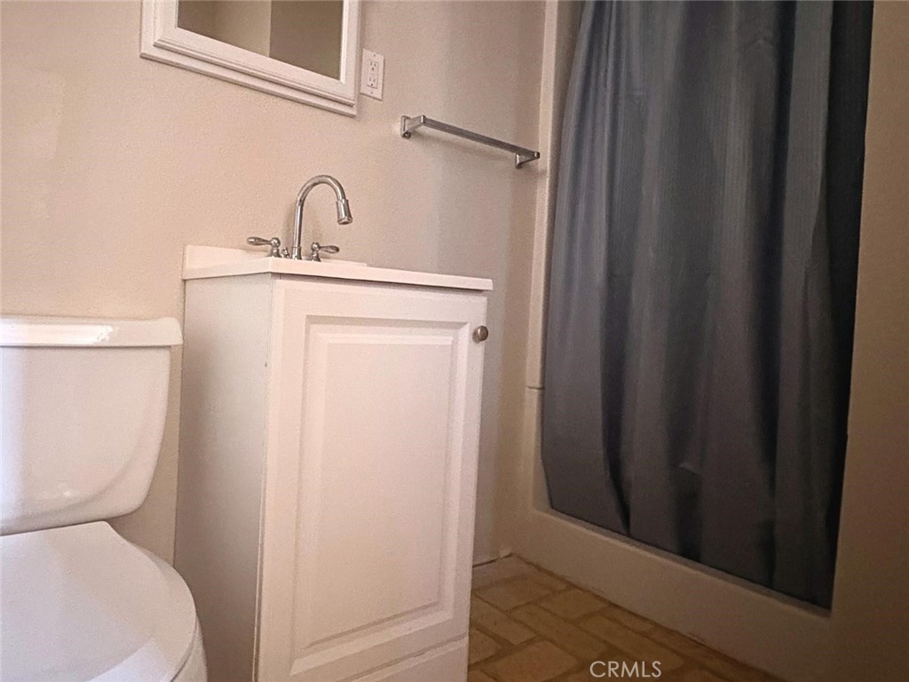 https://media.crmls.org/medias/c047a650-e617-46e6-8aab-604614fa4f42.jpg?preset=X-Large