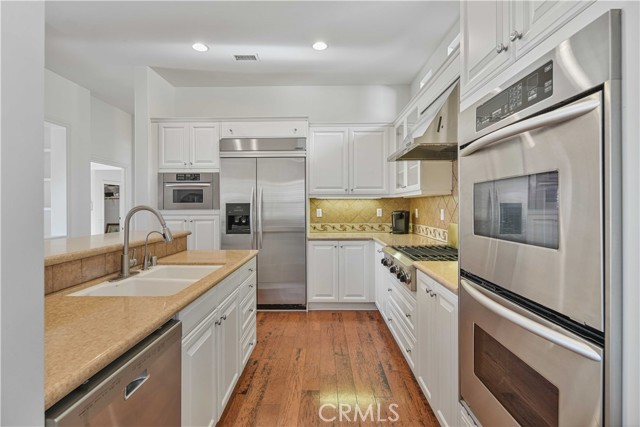 Detail Gallery Image 11 of 44 For 27976 Red Pine Ct, Valencia,  CA 91354 - 2 Beds | 3 Baths