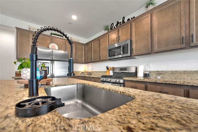 Detail Gallery Image 6 of 37 For 1351 Groveland St, Beaumont,  CA 92223 - 4 Beds | 2 Baths