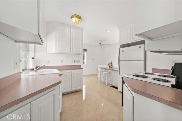 40555 Benji Lane, Hemet CA: https://media.crmls.org/medias/c04844da-0aea-41aa-9d7b-2b5fb65992f9.jpg