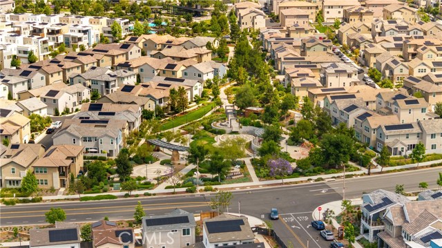129 Great Park Blvd, Irvine CA: https://media.crmls.org/medias/c0484e16-5dae-491b-b17e-7b1659988ca9.jpg