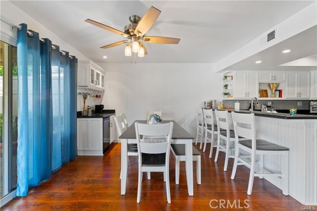 Detail Gallery Image 9 of 23 For 27065 Rio Prado Dr, Valencia,  CA 91354 - 4 Beds | 3 Baths