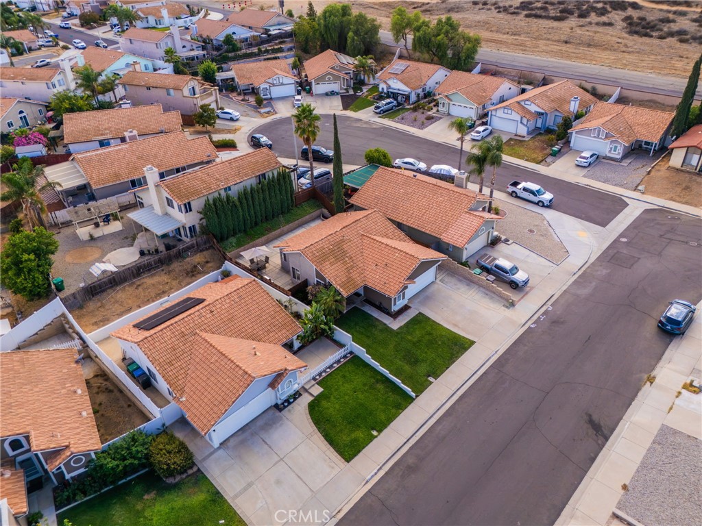 https://media.crmls.org/medias/c04899fe-0802-4dc0-be87-13cccf000e64.jpg?preset=X-Large