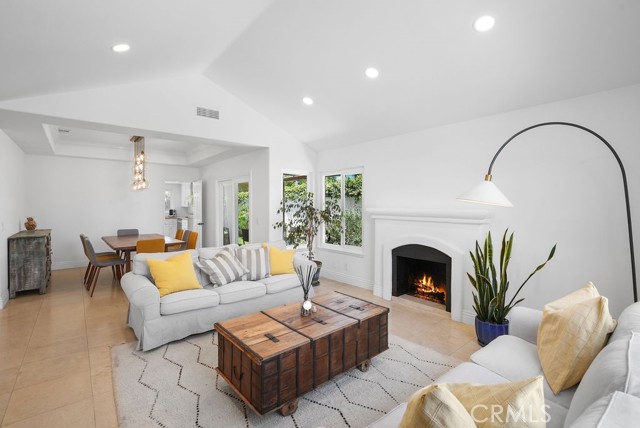 Detail Gallery Image 3 of 20 For 201 La Costa Ct, Costa Mesa,  CA 92627 - 4 Beds | 3 Baths
