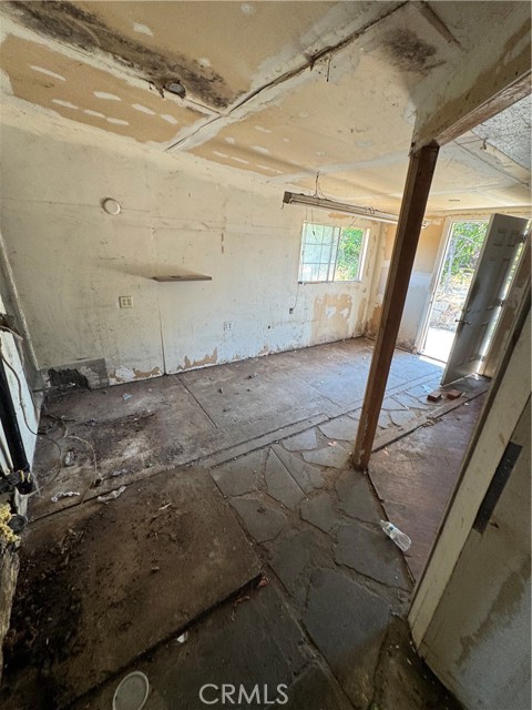 9314 Martha Way, Riverside CA: https://media.crmls.org/medias/c0492fd7-52ef-4c91-a88d-f93c33590b43.jpg