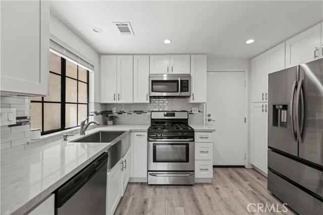 Detail Gallery Image 15 of 58 For 260 Country Club Dr #B,  Simi Valley,  CA 93065 - 2 Beds | 2/1 Baths