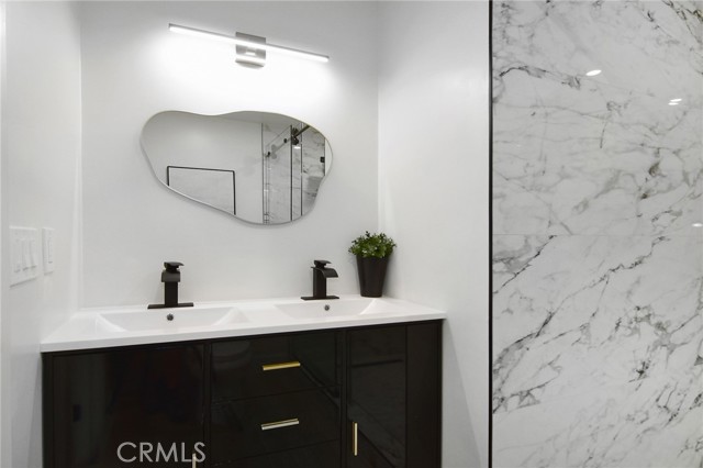 Detail Gallery Image 25 of 65 For 22284 Avenue San Luis, Woodland Hills,  CA 91364 - 6 Beds | 5/1 Baths