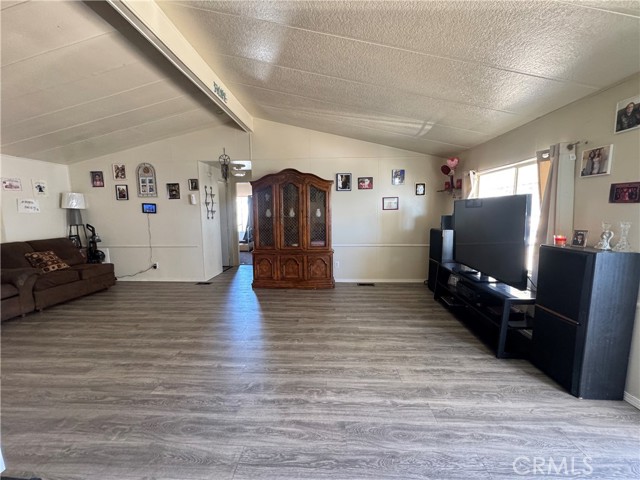 2494 W Main Street, Barstow CA: https://media.crmls.org/medias/c04a19aa-7b65-443b-8c55-14108d834d9c.jpg
