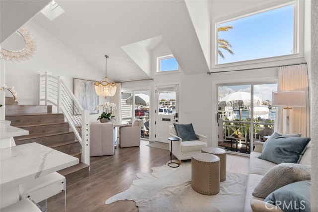 Detail Gallery Image 8 of 50 For 12 Anchorage Way, Newport Beach,  CA 92663 - 2 Beds | 2/1 Baths