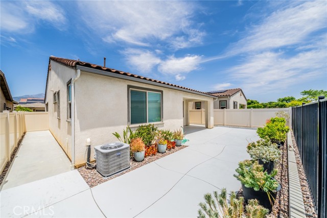 1521 Summerfield Way, Beaumont CA: https://media.crmls.org/medias/c04a62e7-80cc-49c9-9932-8e6b36ab97f0.jpg